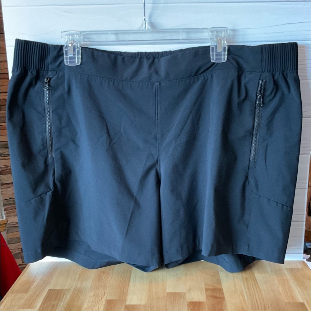 Columbia Black Athletic Shorts with Zipper Pockets